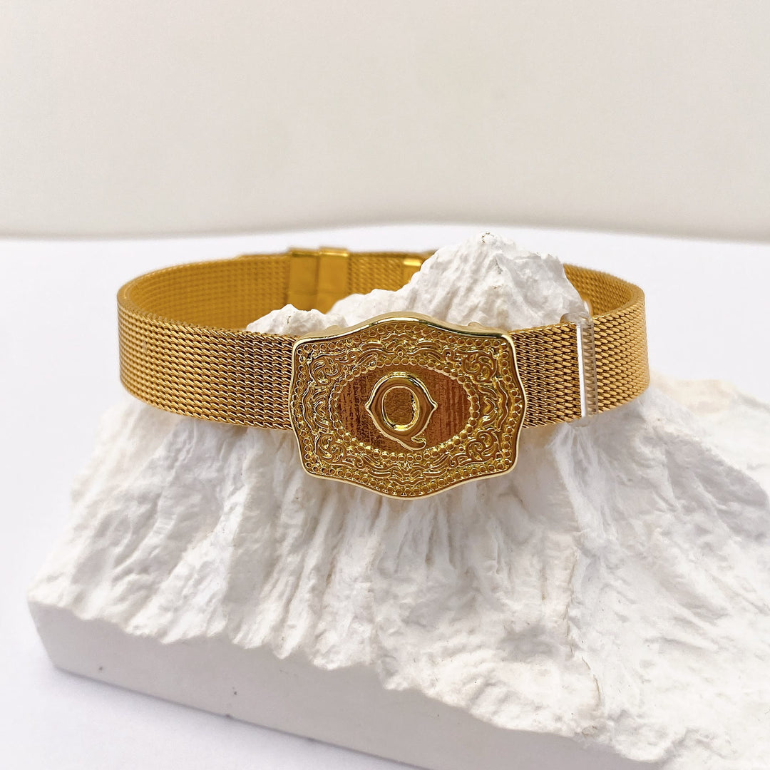 Glamouröses Armband in Goldoptik mit eingraviertem Anfangsbuchstaben - Q - image 16