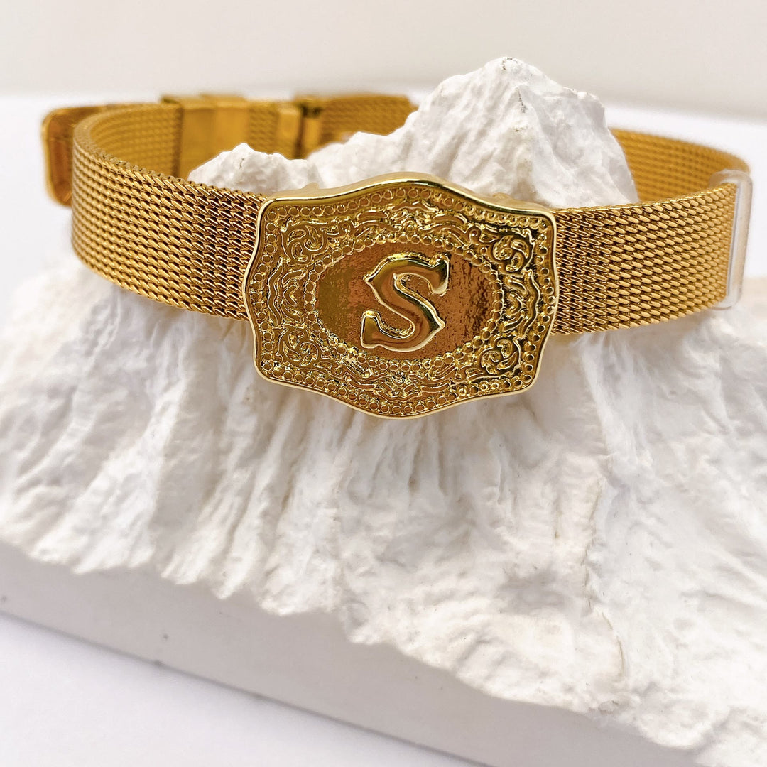 Glamouröses Armband in Goldoptik mit eingraviertem Anfangsbuchstaben - S - image 18