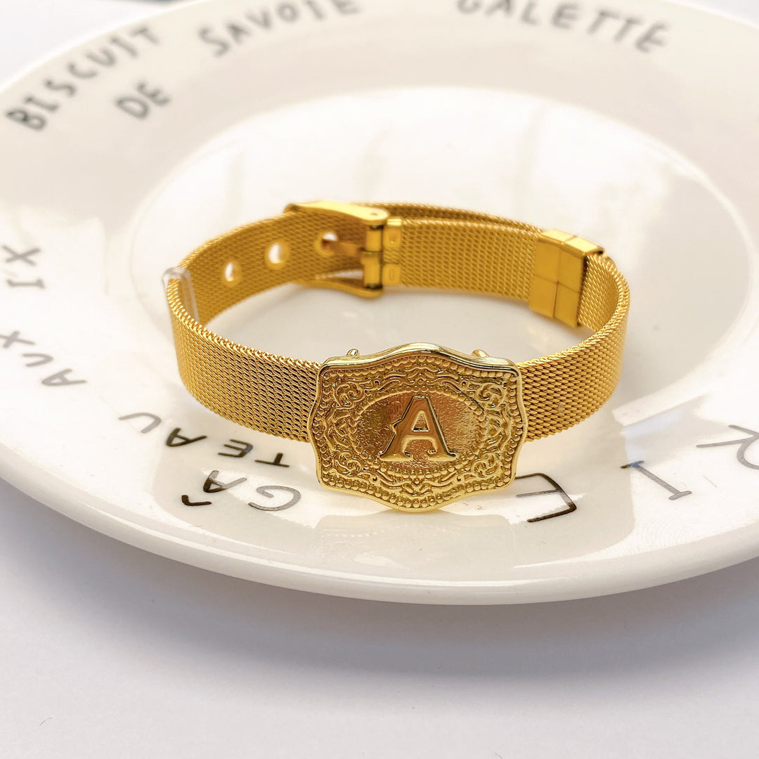 Glamouröses Armband in Goldoptik mit eingraviertem Anfangsbuchstaben - A - image 0