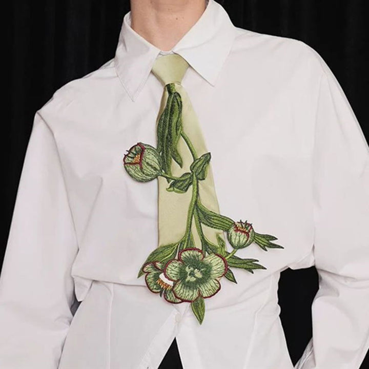 Grüne Damenkrawatte mit botanischer Stickerei und Reißverschluss - image 2