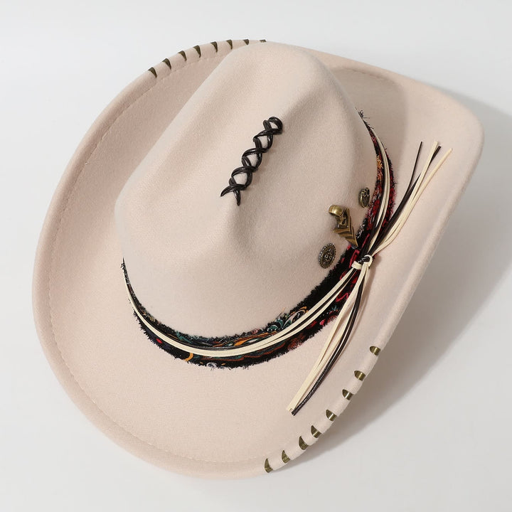 Cowboyhut im Westernstil mit ausgefranstem Rand und Federakzenten - image 1