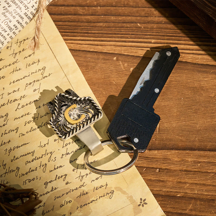 Schlüsselanhänger im Western-Retro-Stil mit Buchstaben und schlüsselförmigem Messer - image 8