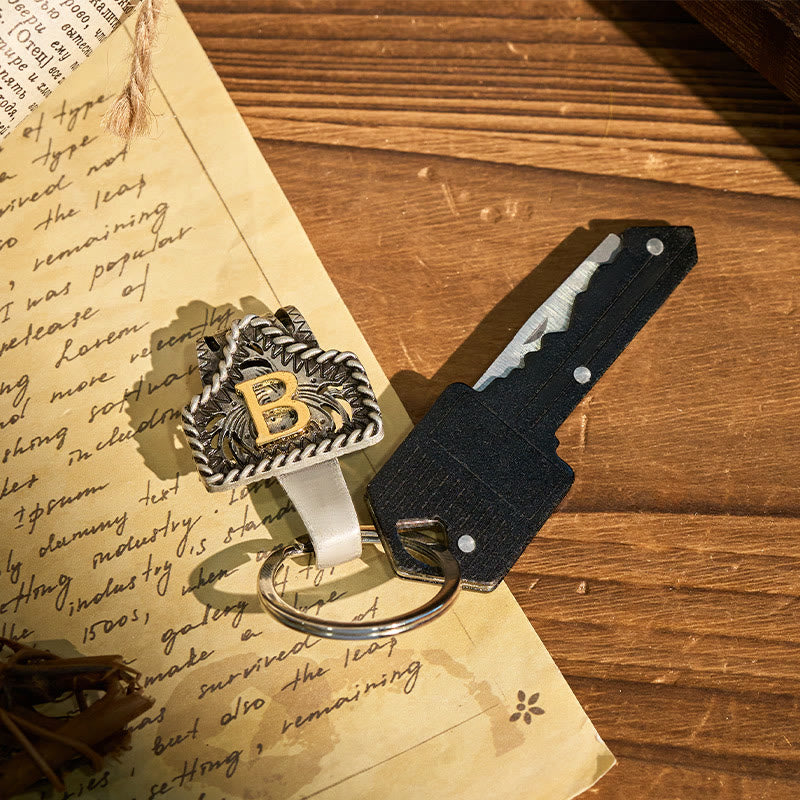 Schlüsselanhänger im Western-Retro-Stil mit Buchstaben und schlüsselförmigem Messer - image 1