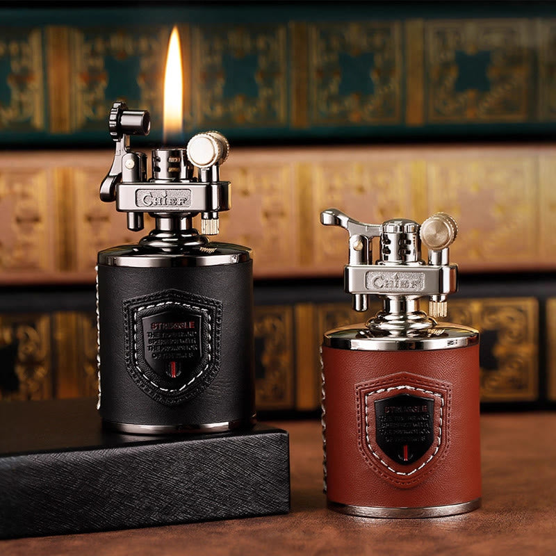 Vintage-Petroleumfeuerzeug in Dosenform mit Lederumwicklung - image 0