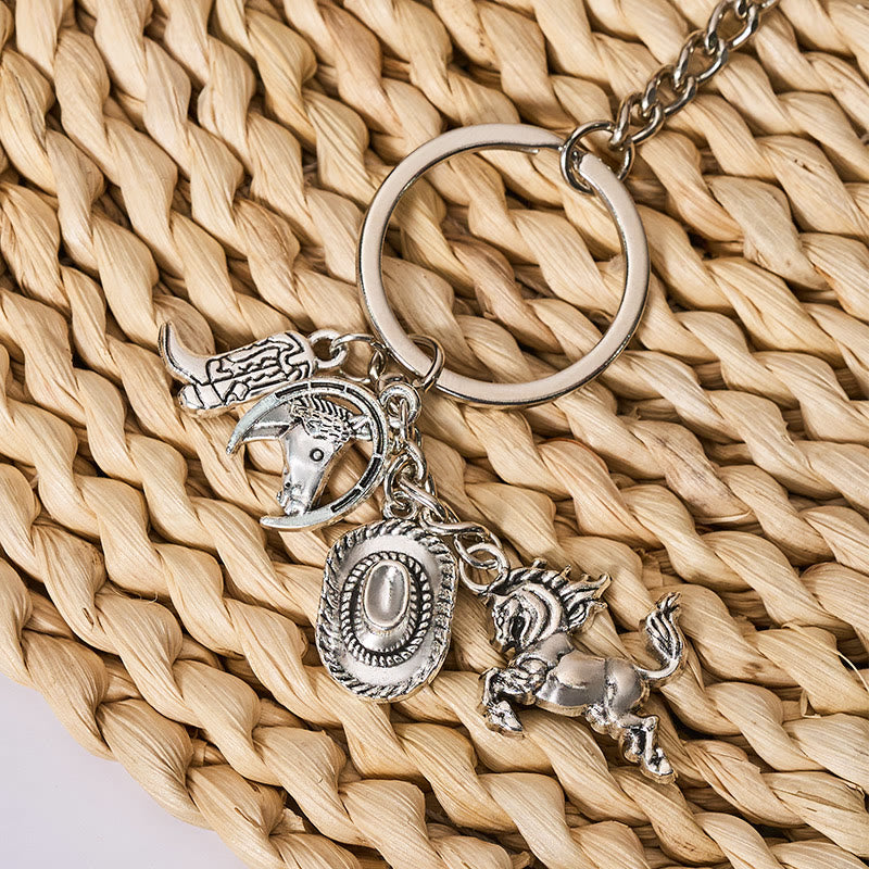 Klappmesser mit Holzmaserung, silberner Schlüsselanhänger mit Pferd und Cowboyhut - image 3