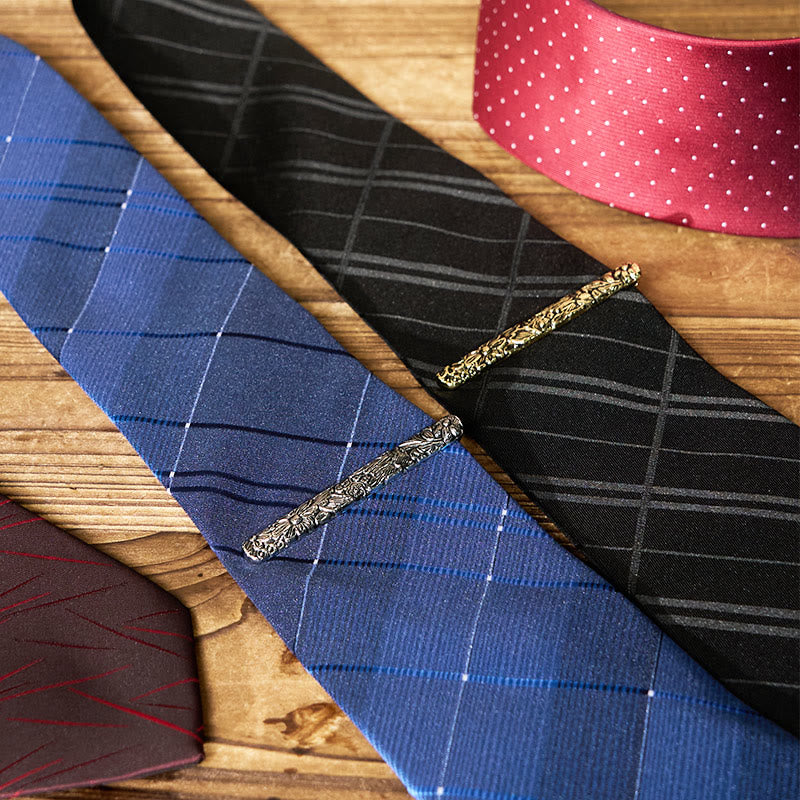 Vintage-Herrenkrawatte mit Print und verziertem Krawattenclip - image 0