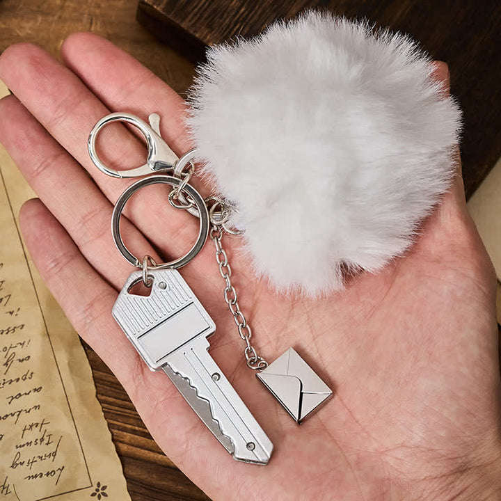 Schlüsselanhänger in Schlüsselform mit personalisierbarem Umschlag - Silber - image 1