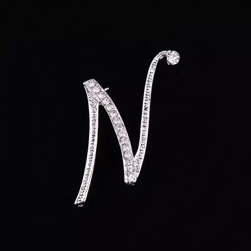 Brosche mit Diamantenbesatz an Initialen aus Gold und Silber - Silber - N - image 36