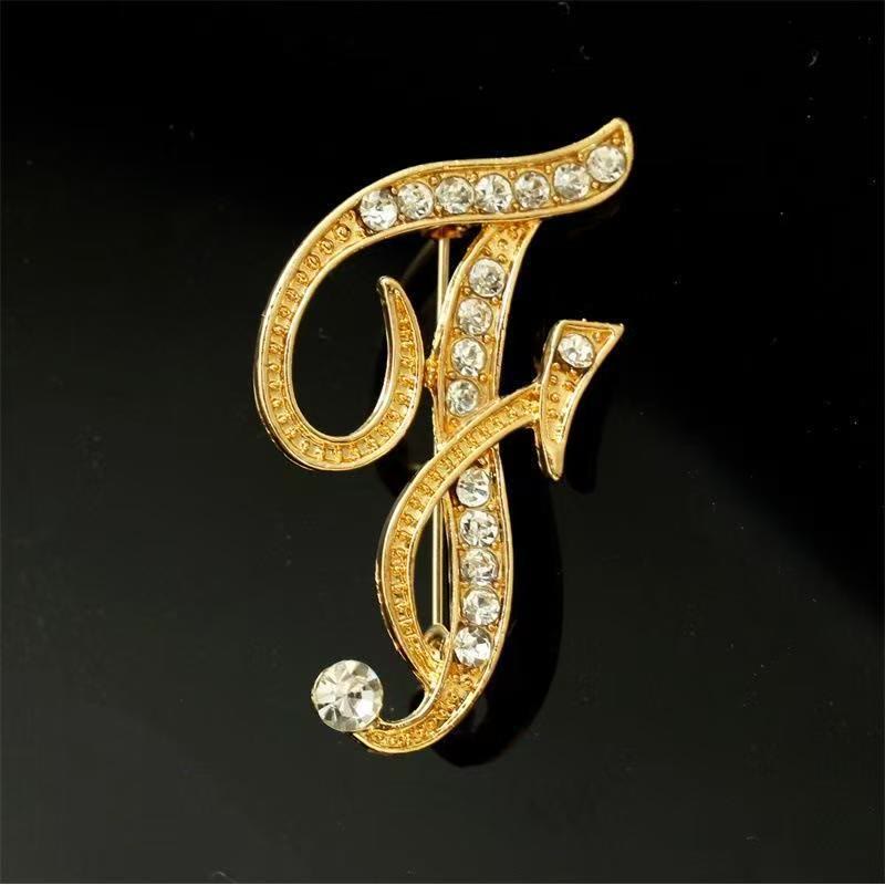 Brosche mit Diamantenbesatz an Initialen aus Gold und Silber - Golden - F - image 5