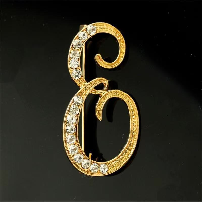 Brosche mit Diamantenbesatz an Initialen aus Gold und Silber - Golden - E - image 4