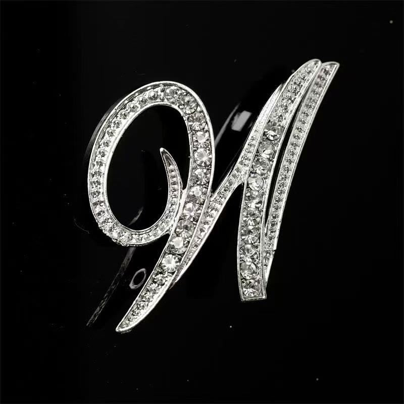 Brosche mit Diamantenbesatz an Initialen aus Gold und Silber - Silber - W - image 44
