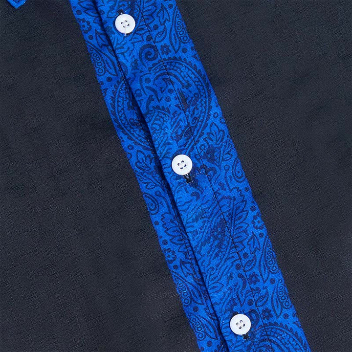 Herrenhemd mit schwarzem und blauem Paisley-Muster und Kontrastkragen - image 7