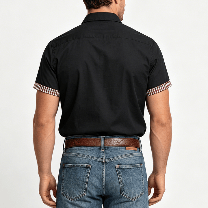 Lässiges Kurzarmhemd für Herren mit Karomuster, Brusttasche und Brustbesatz - image 2
