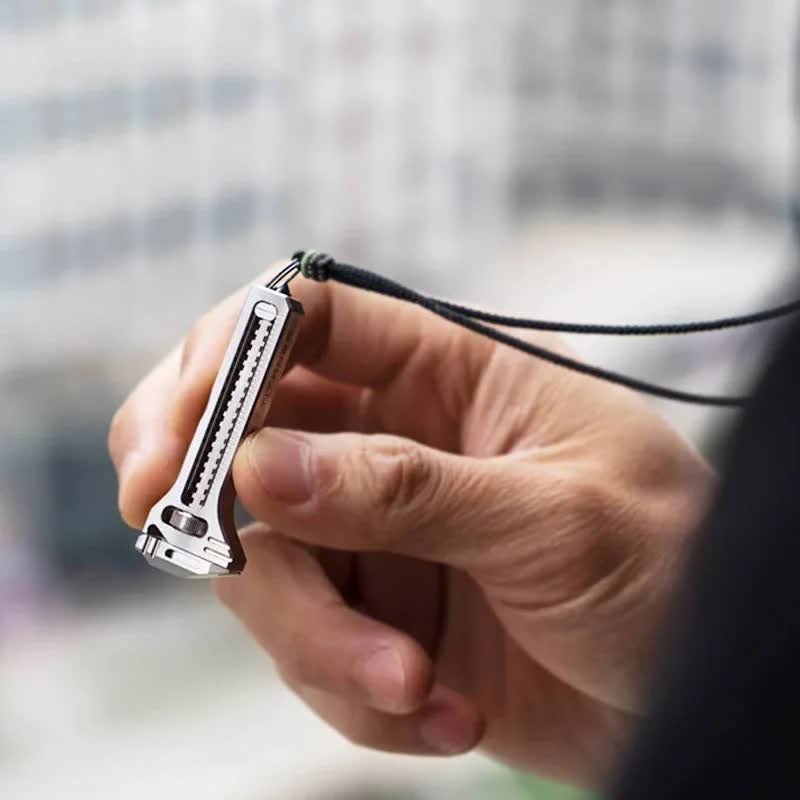 Mini-4-in-1-Verstellschlüssel, EDC-Multitool - image 3