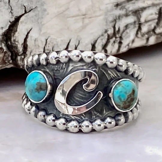 Vintage Ring im Western-Stil mit geometrischem Türkis-Inlay und Initialen - C - 10 - image 0
