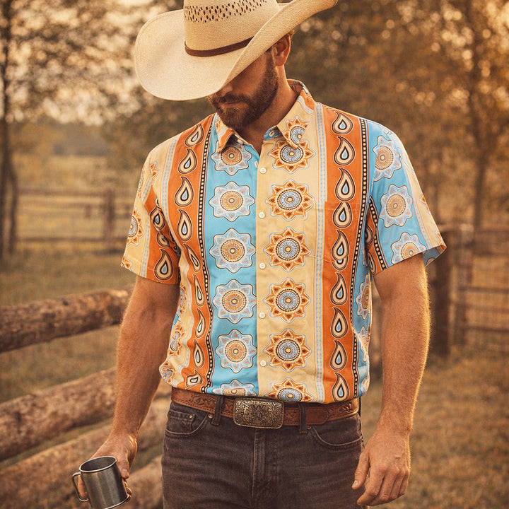 Herrenhemd mit Vintage-Western-Print, kurzen Ärmeln und Knopfleiste - Orange - 3XL - image 0