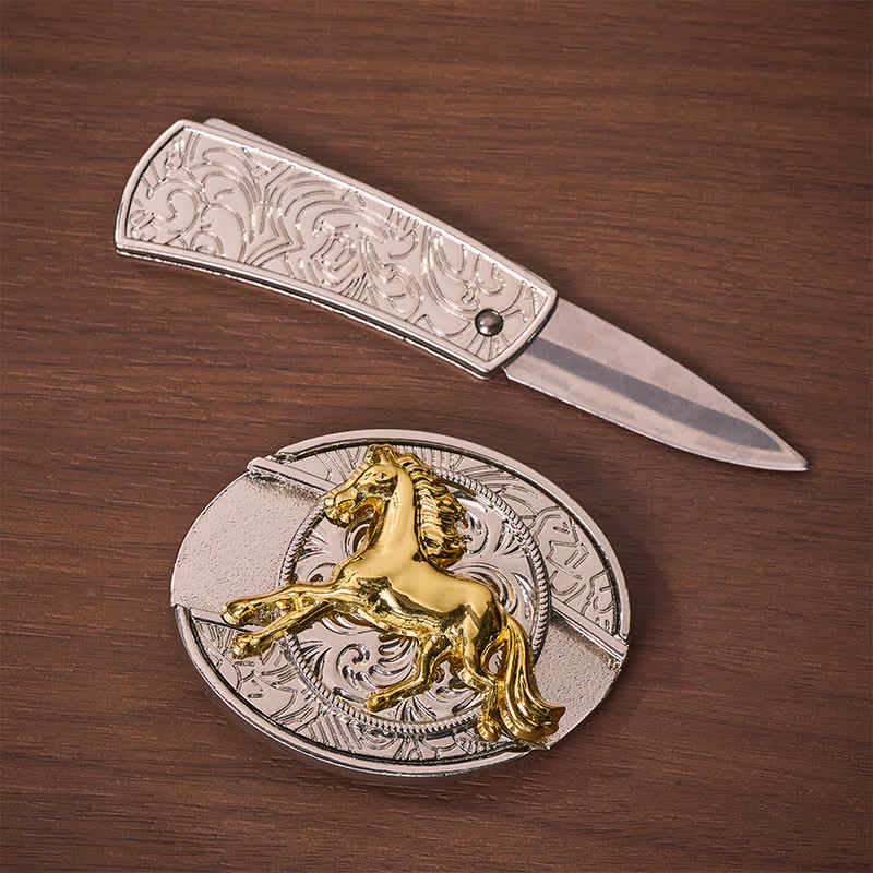 Ledergürtel mit selbstgemachtem, verstecktem Klappmesser und silbernem & goldenem Galopppferd-Motiv - image 1