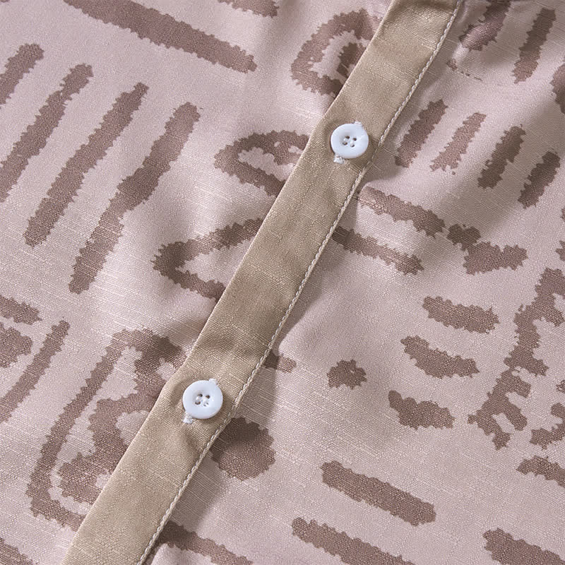 Herrenhemd mit Ethno-Stil und Stammesmotiven in Taupe-Beige - image 5
