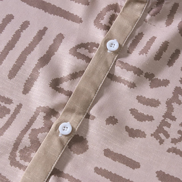 Herrenhemd mit Ethno-Stil und Stammesmotiven in Taupe-Beige - image 5