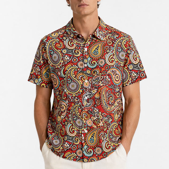 Kurzarm-Camp-Shirt mit auffälligem rotem Paisley-Muster - image 1