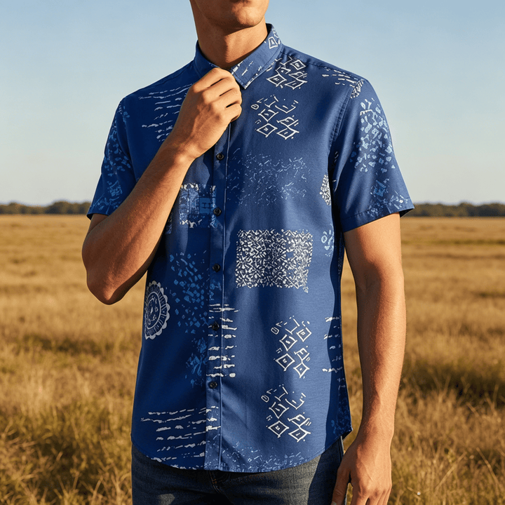 Herrenhemd mit marineblauem Batik-inspiriertem Patchwork-Print - image 0
