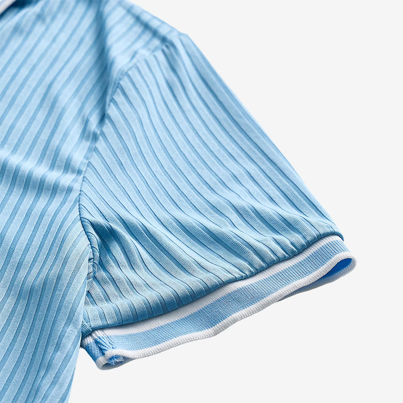 Minimalistisches Herren-Poloshirt aus Strick mit Kragen und Bündchen - image 12