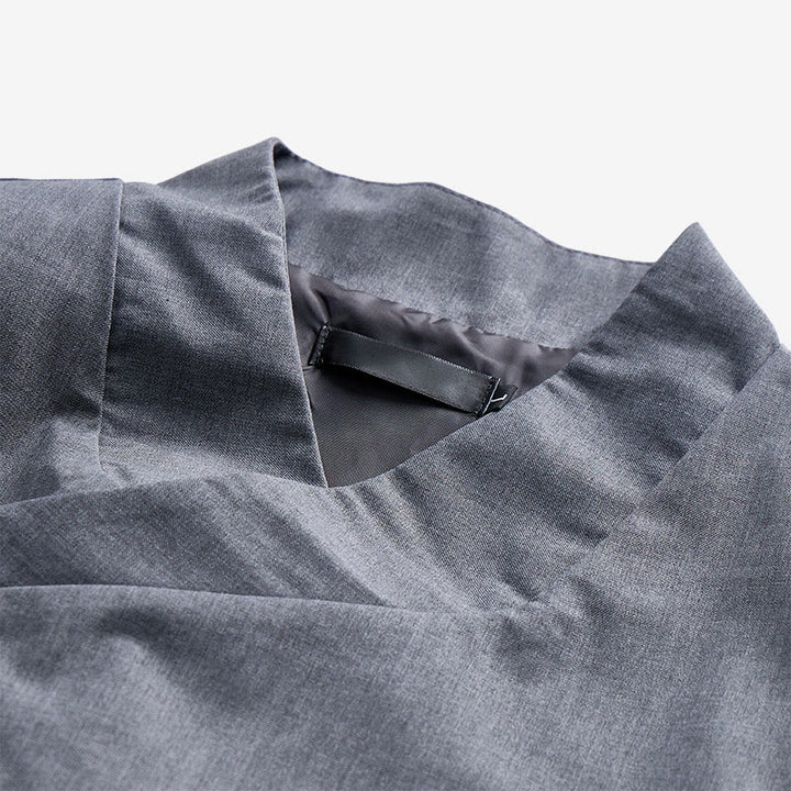 Moderne, taillierte Anzugweste für Herren mit asymmetrischem Revers - image 6