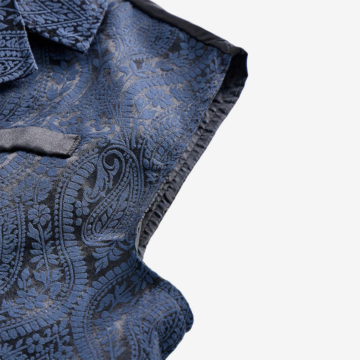 Viktorianisch inspirierte Anzugweste für Herren mit Paisley-Jacquardmuster und fallendem Revers. - image 13