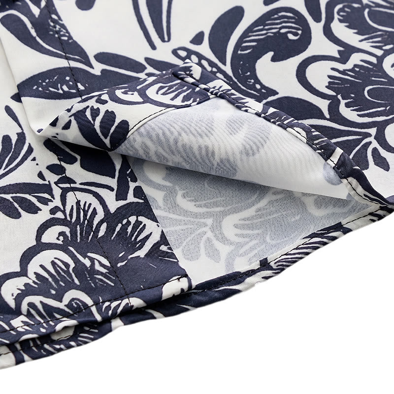 Minimalistisches marineblaues Sommerhemd mit Blumenmuster und Knopfleiste - image 7