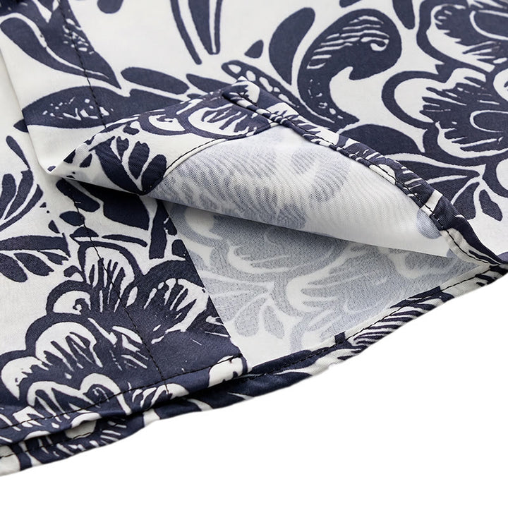 Minimalistisches marineblaues Sommerhemd mit Blumenmuster und Knopfleiste - image 7