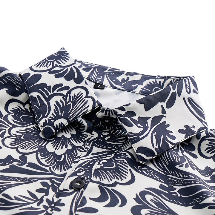 Minimalistisches marineblaues Sommerhemd mit Blumenmuster und Knopfleiste - image 4