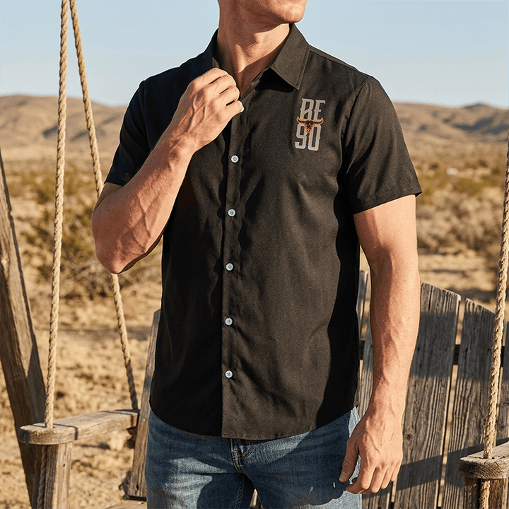 Herrenhemd mit Western-Motiv und amerikanischem Flaggenprint und Bullenschädel - Schwarz - 6XL - image 0