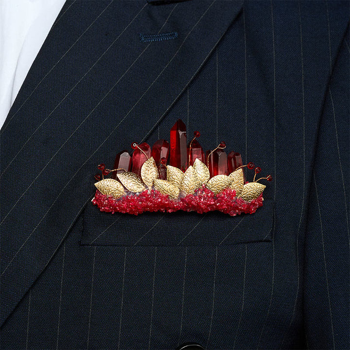 Handgefertigte Brosche in Kronenform aus Naturkristall - Rot & Gold - image 10