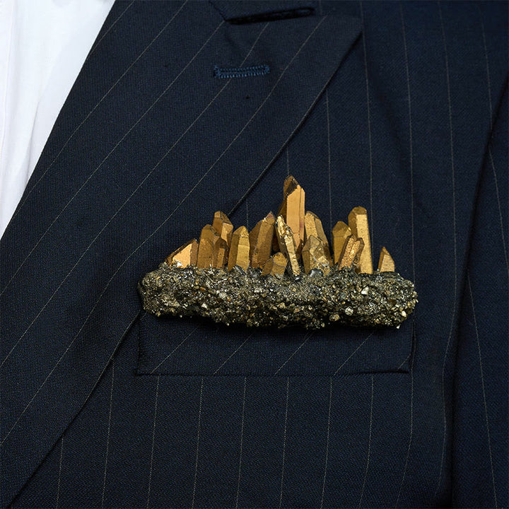 Handgefertigte Brosche in Kronenform aus Naturkristall - Gold - image 18