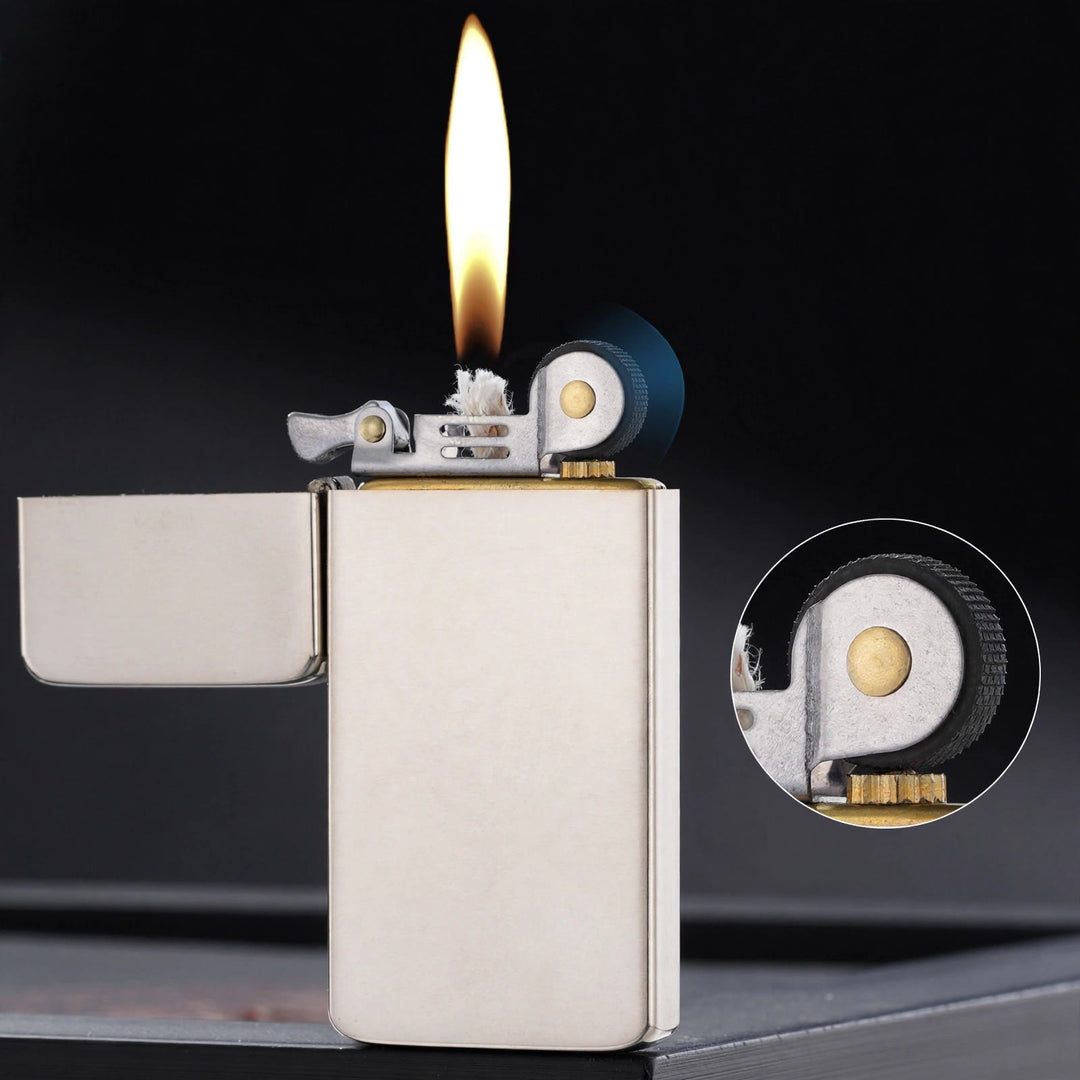 Minimalistisches, ultradünnes klassisches Klappfeuerzeug für Petroleum - Silber - image 0