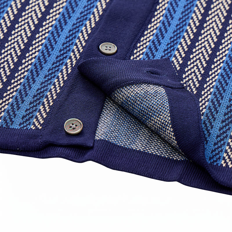 Herren-Polohemd aus atmungsaktivem Jacquard-Strick mit vertikalem Chevron-Streifenmuster - image 11