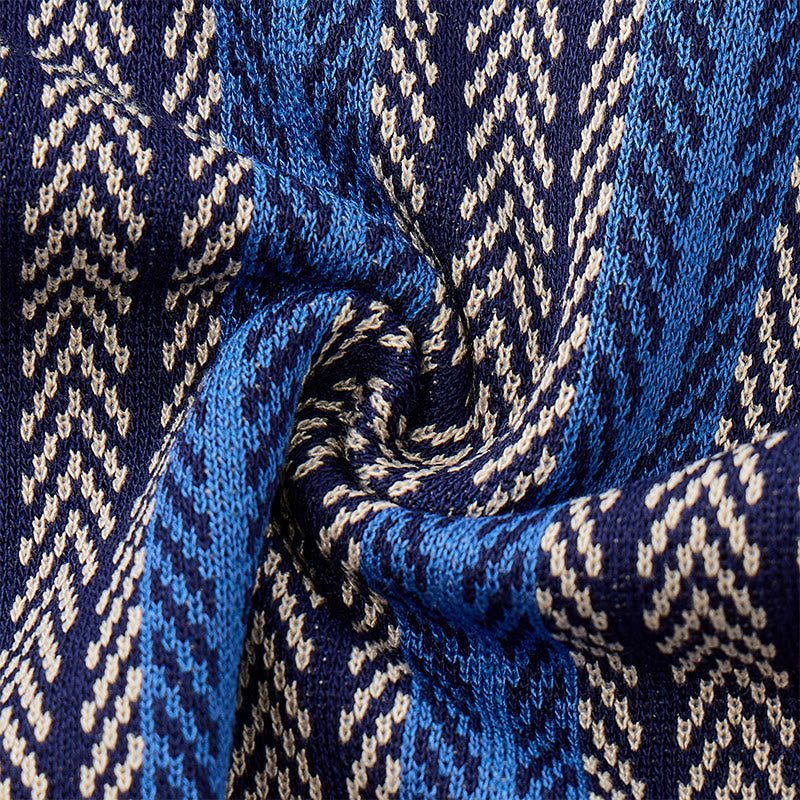Herren-Polohemd aus atmungsaktivem Jacquard-Strick mit vertikalem Chevron-Streifenmuster - image 9