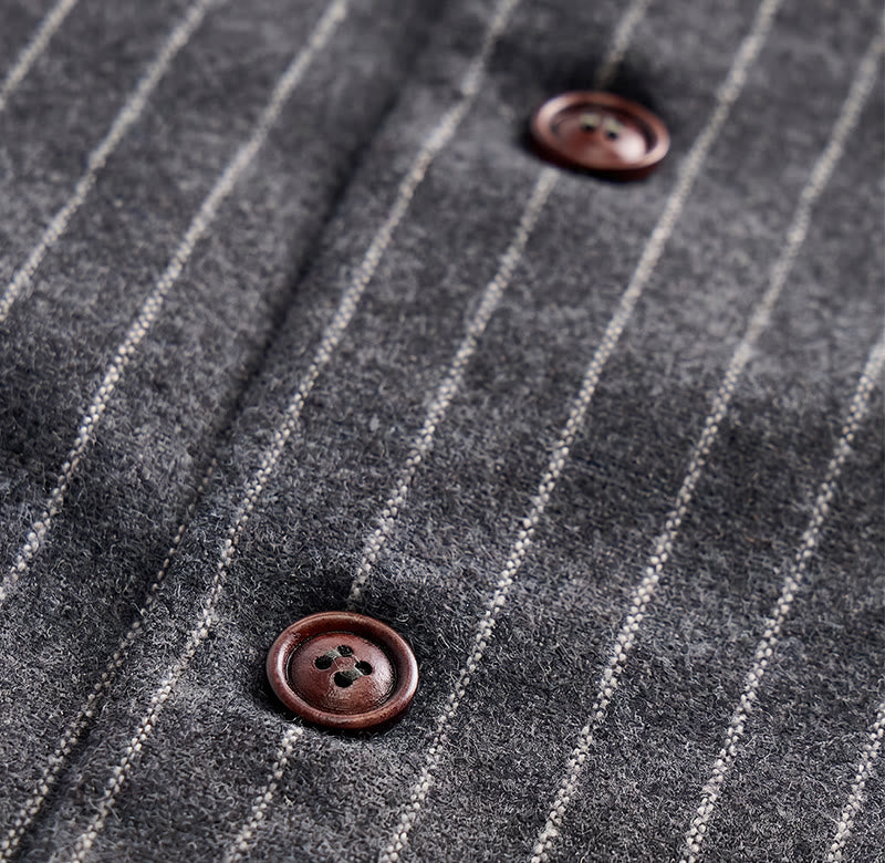 Herren-Anzugweste im Retro-Stil mit Nadelstreifen und Rosenreverskette - image 7
