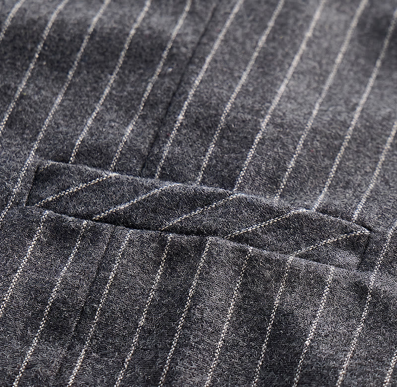 Herren-Anzugweste im Retro-Stil mit Nadelstreifen und Rosenreverskette - image 8