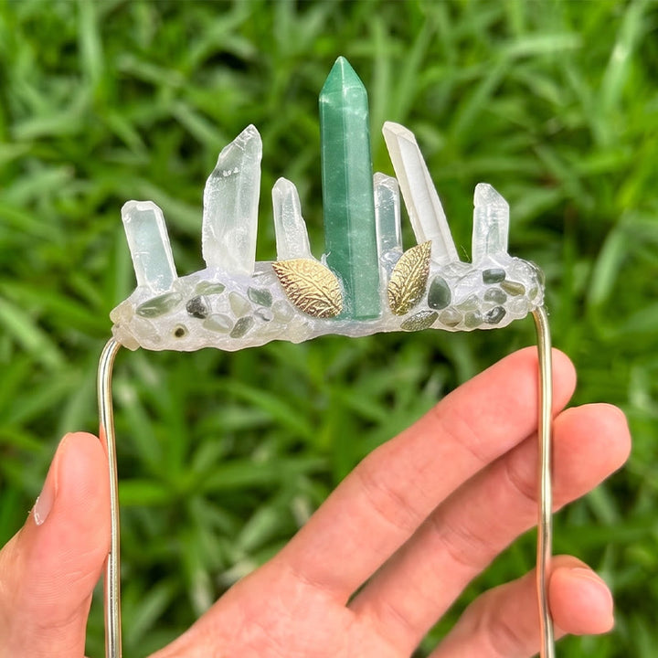 Handgefertigte Brosche in Kronenform aus Naturkristall - Grün & Weiß - image 12