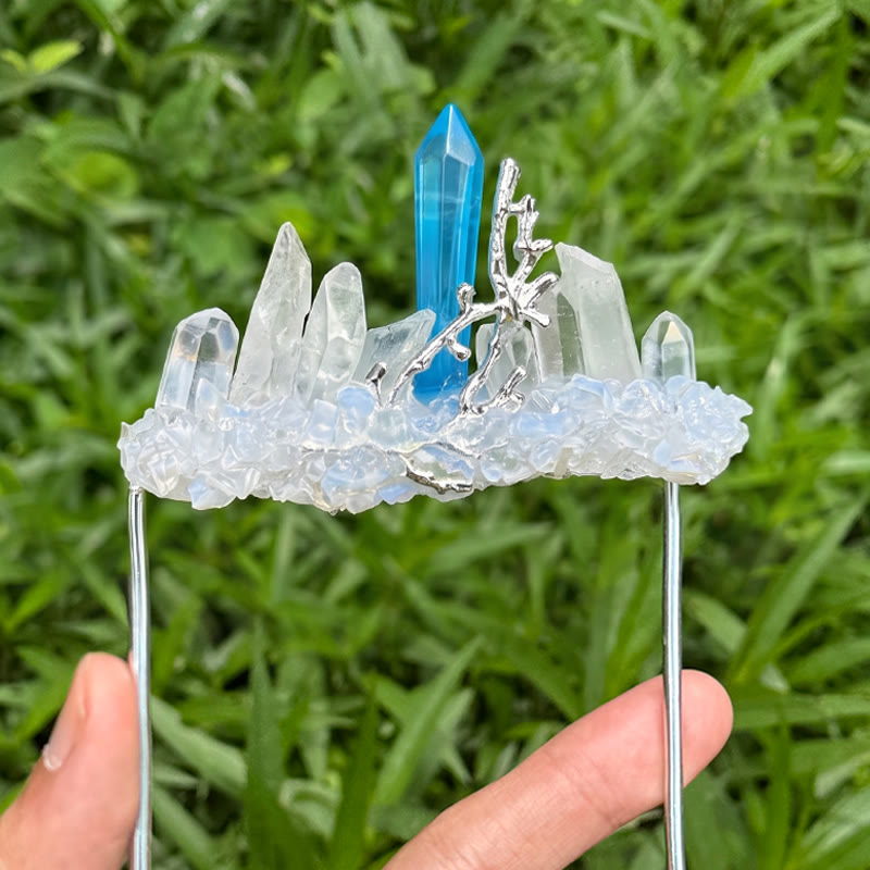 Handgefertigte Brosche in Kronenform aus Naturkristall - Blau & Weiß - image 13