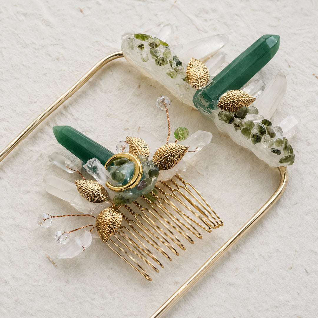 Handgefertigtes Set aus Ansteckblume für den Bräutigam und Kristallhaarkamm für die Braut - Grün & Gold - image 10