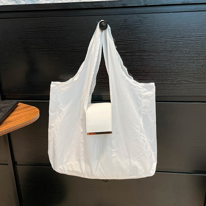 Faltbare Nylon-Schultertasche mit Schlüsselanhänger und Lederakzenten - Weiß - Groß - image 28