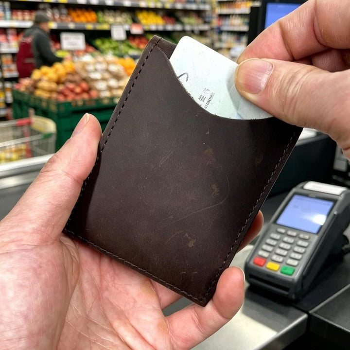Geldbörse aus Crazy Horse Leder mit Magnetverschluss für die Vordertasche - image 2