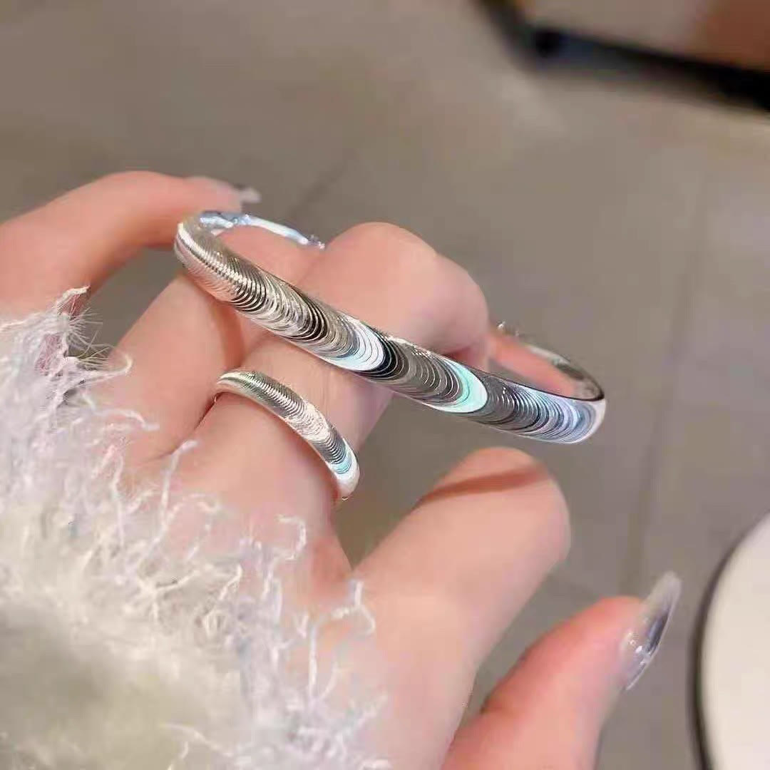 Minimalistisches, wellenförmiges, offenes Armband aus Silber - image 0