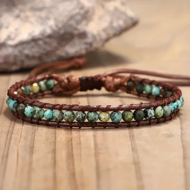 Zartes, türkisfarbenes, perlenbesetztes Boho-Wickelarmband mit verstellbarem Flechtmuster - Türkis - image 0