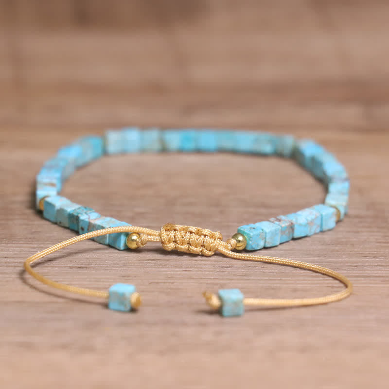Türkisfarbenes Armband mit quadratischen Perlen – Ruhe und Glück - image 1