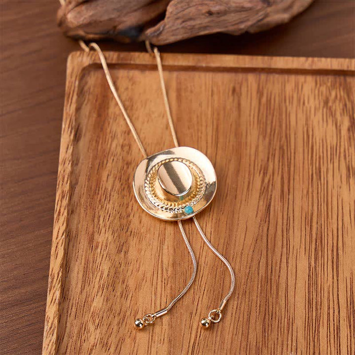 Skulptierter Cowboyhut mit türkisfarbenem Akzent, Y-förmige Bolo-Halskette - Gold - image 0
