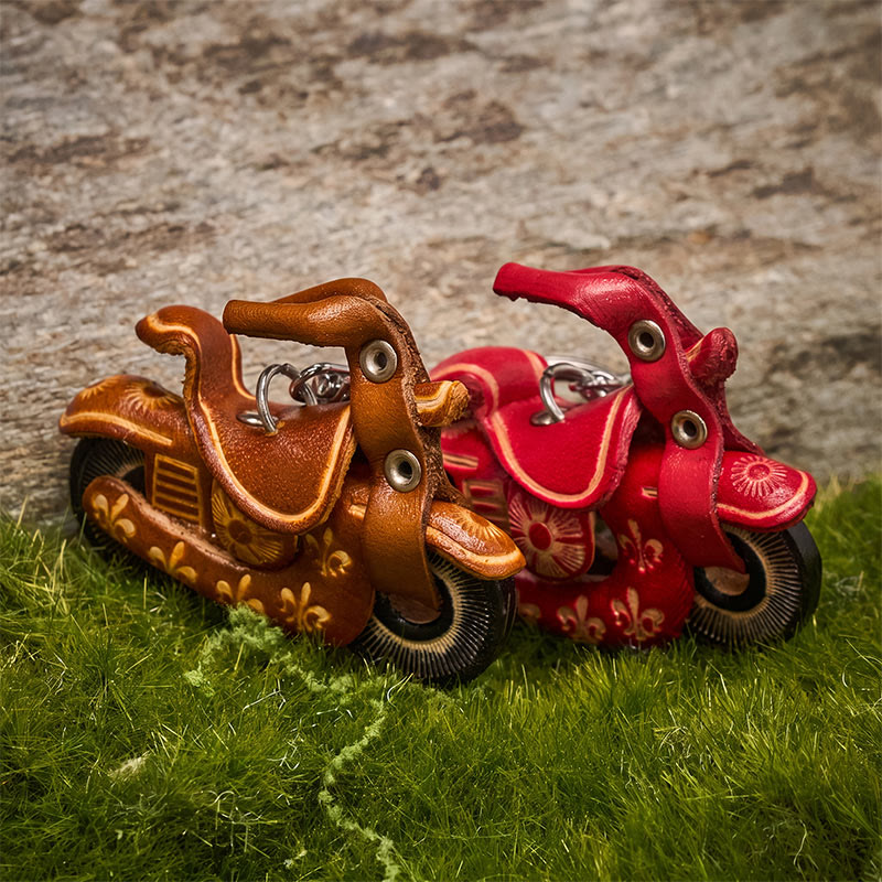 Mini-Universalmesser mit Einziehmechanismus & Vintage-Motorrad-Schlüsselanhänger aus Leder - image 1