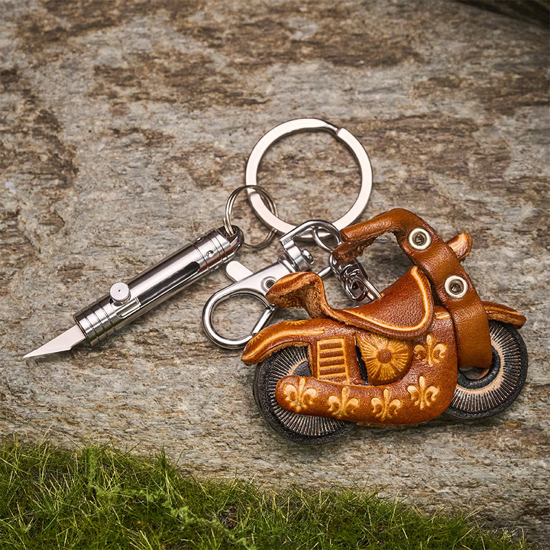 Mini-Universalmesser mit Einziehmechanismus & Vintage-Motorrad-Schlüsselanhänger aus Leder - image 3